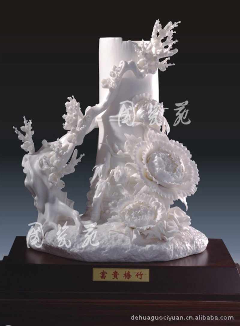 德化白瓷和景德镇白瓷,两种中国瓷器的瑰宝。它们各具特色,在市场上备受追捧。那么,如何区分这两种珍品呢?
